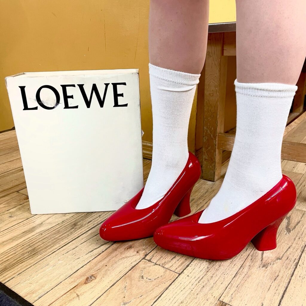 2024.01.18 NY1 Bright red Loewe Cartoon Pumps